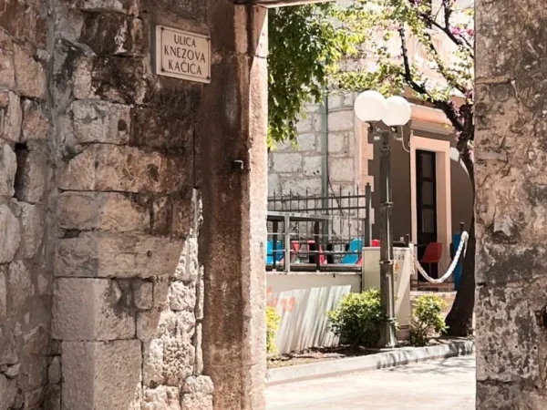 Istočna gradska vrata Istočna gradska vrata